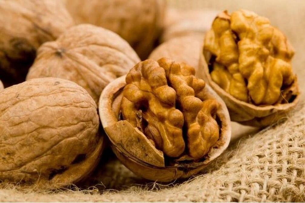 El líder entre los frutos secos en cuanto a beneficios para los hombres son las nueces.